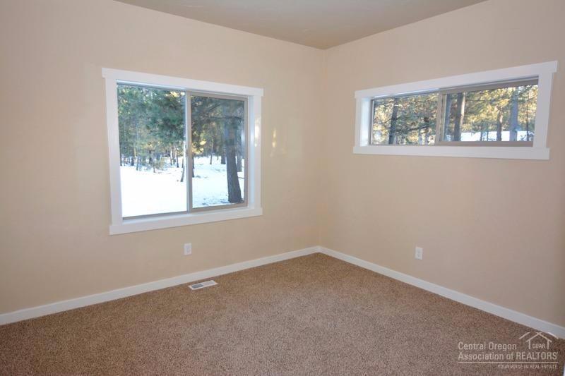 55744 Snow Goose Road Bend, OR 97707 - Photo 17 of 23 Second shot of guest bedroom.