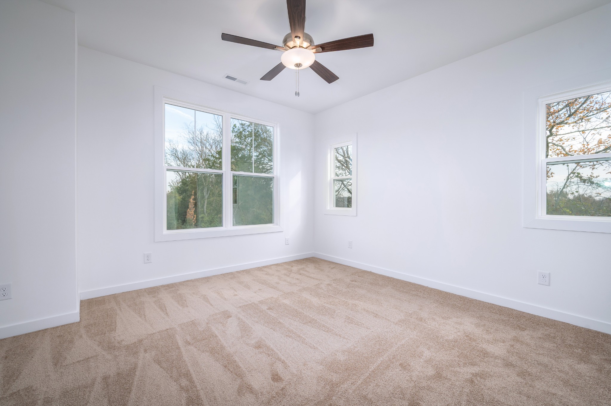 1170 Dickerson Road, Unit 22 Goodlettsville, TN 37072 - Photo 17 of 34 a view of an empty room with a window