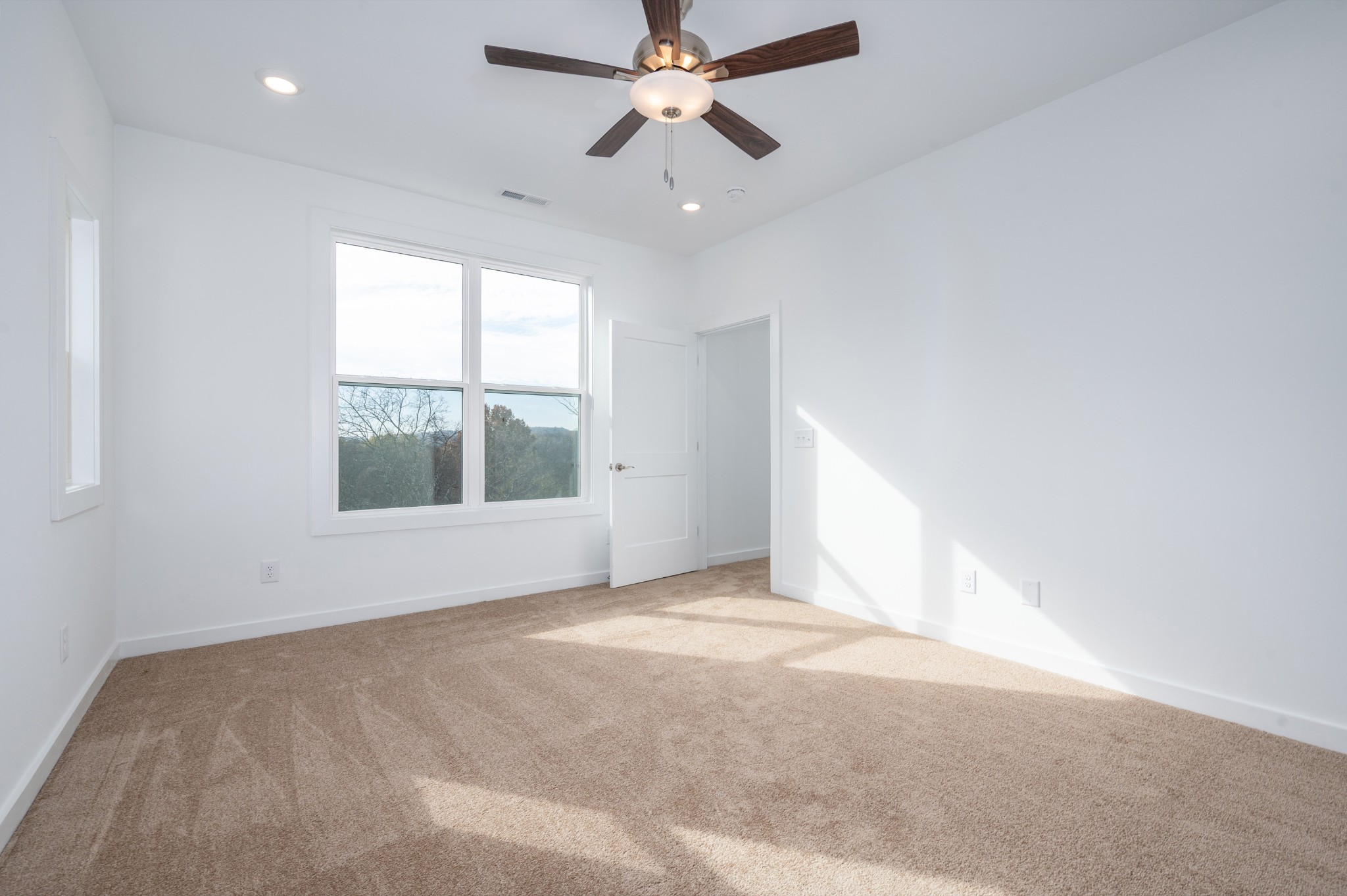 1170 Dickerson Road, Unit 22 Goodlettsville, TN 37072 - Photo 21 of 34 a view of an empty room with a window