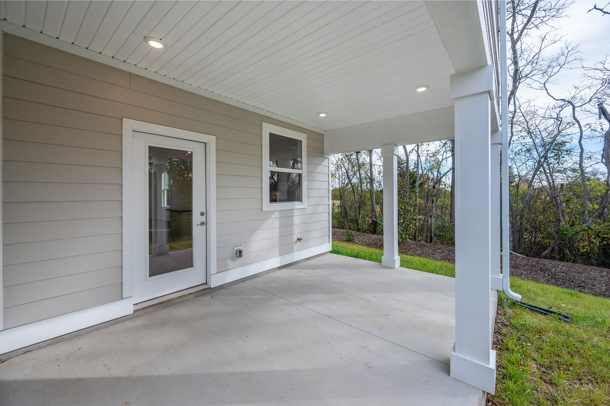 1170 Dickerson Road, Unit 22 Goodlettsville, TN 37072 - Photo 28 of 34 a view of an empty room with a porch and balcony
