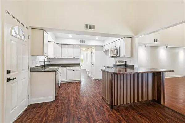 $1,900 | 3816 Riverland Drive, Chalmette, LA 70043