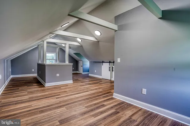 a view of front of a house with a yard