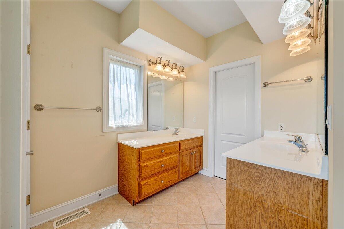 625 Frontier Way Fincastle, VA 24090 - Photo 42 of 105 a bathroom with a tub sink and mirror
