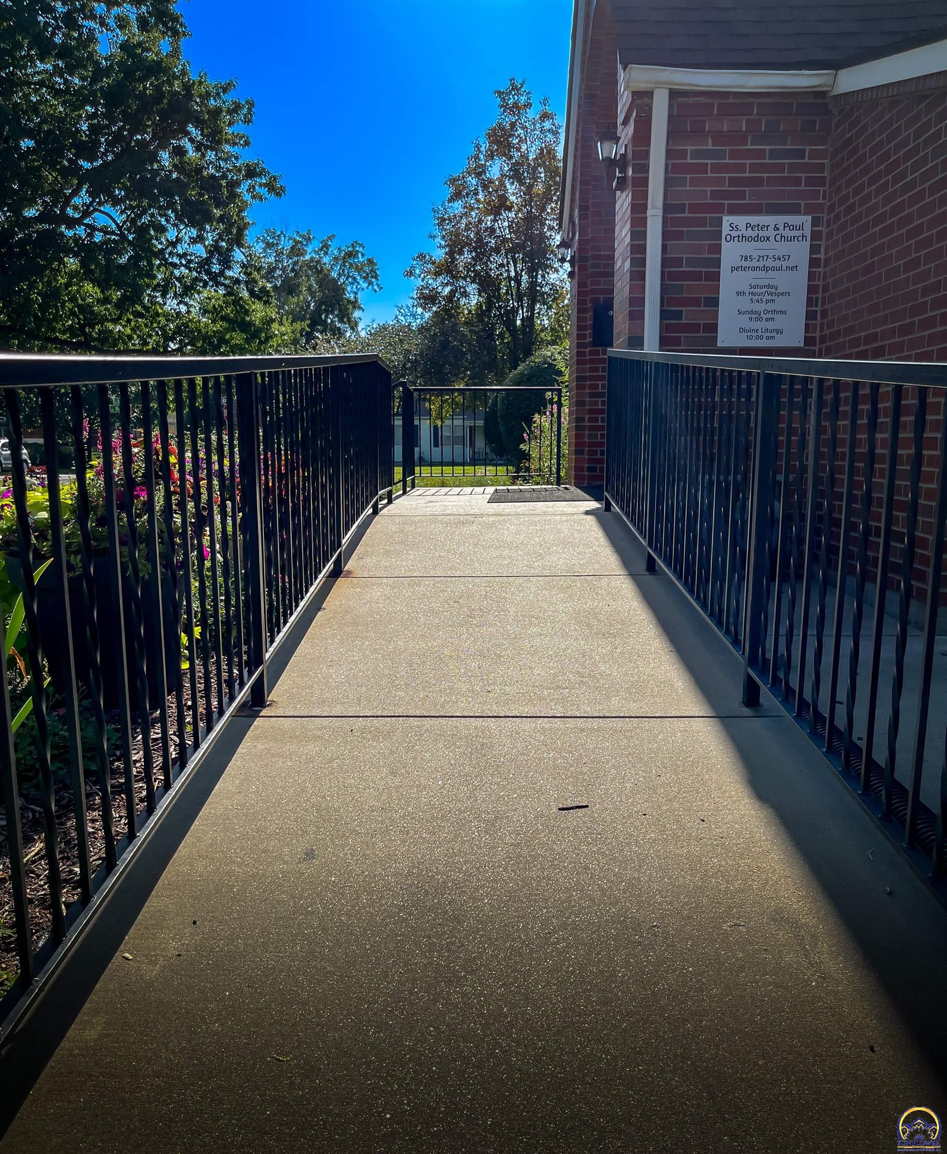 2516 Southwest Huntoon Street Topeka, KS 66604 - Photo 11 of 37