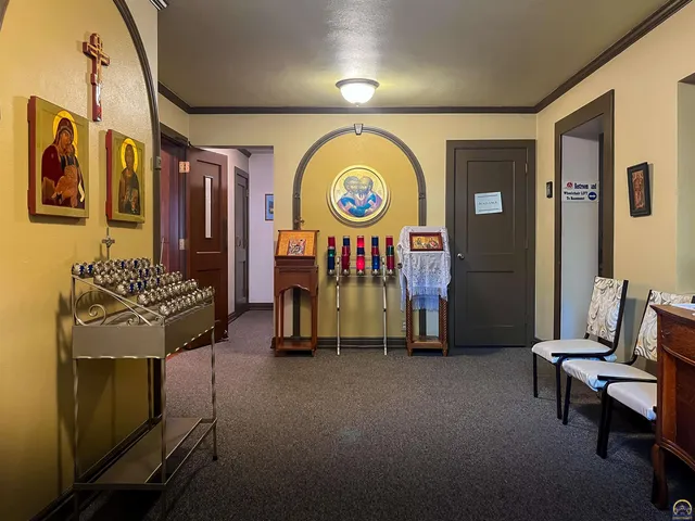 $295,000 | 2516 Southwest Huntoon Street, Topeka, KS 66604