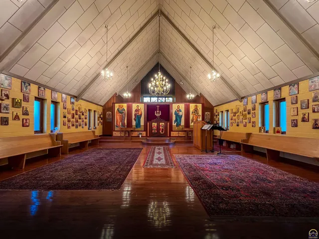 $295,000 | 2516 Southwest Huntoon Street, Topeka, KS 66604