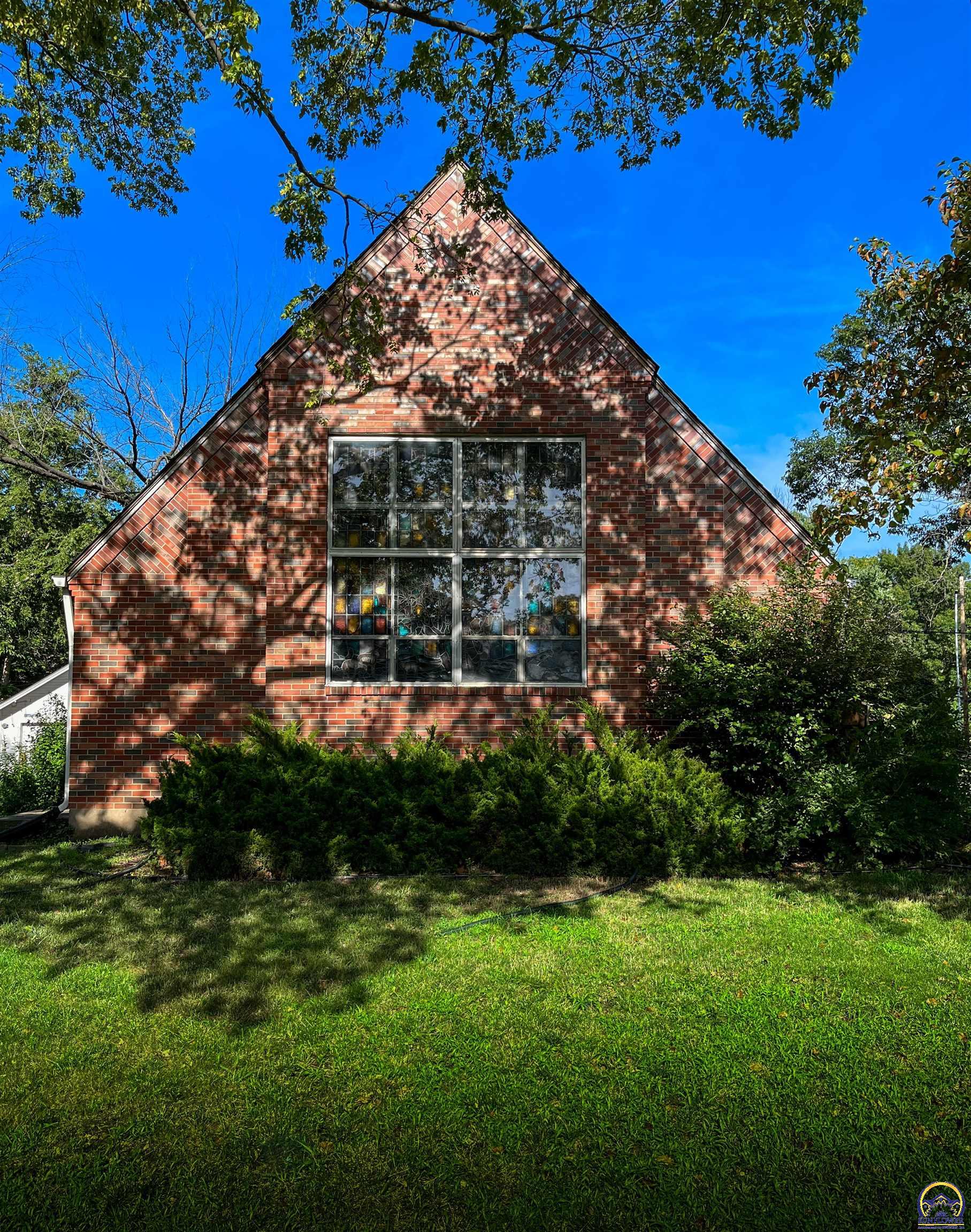 2516 Southwest Huntoon Street Topeka, KS 66604 - Photo 2 of 37