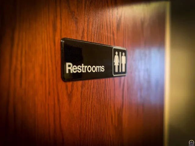 $295,000 | 2516 Southwest Huntoon Street, Topeka, KS 66604