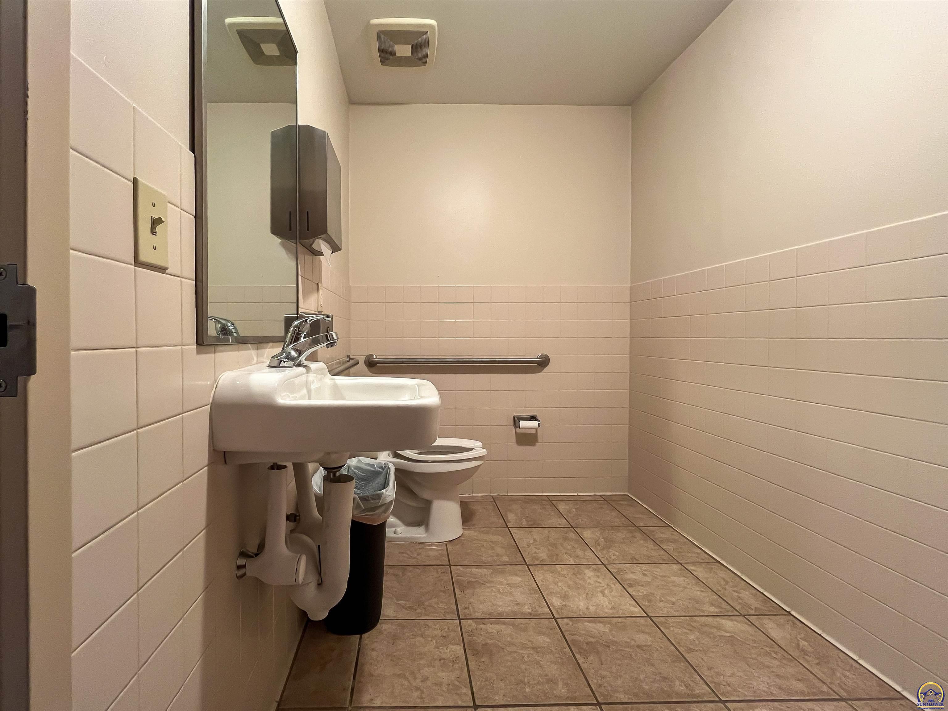 2516 Southwest Huntoon Street Topeka, KS 66604 - Photo 22 of 37