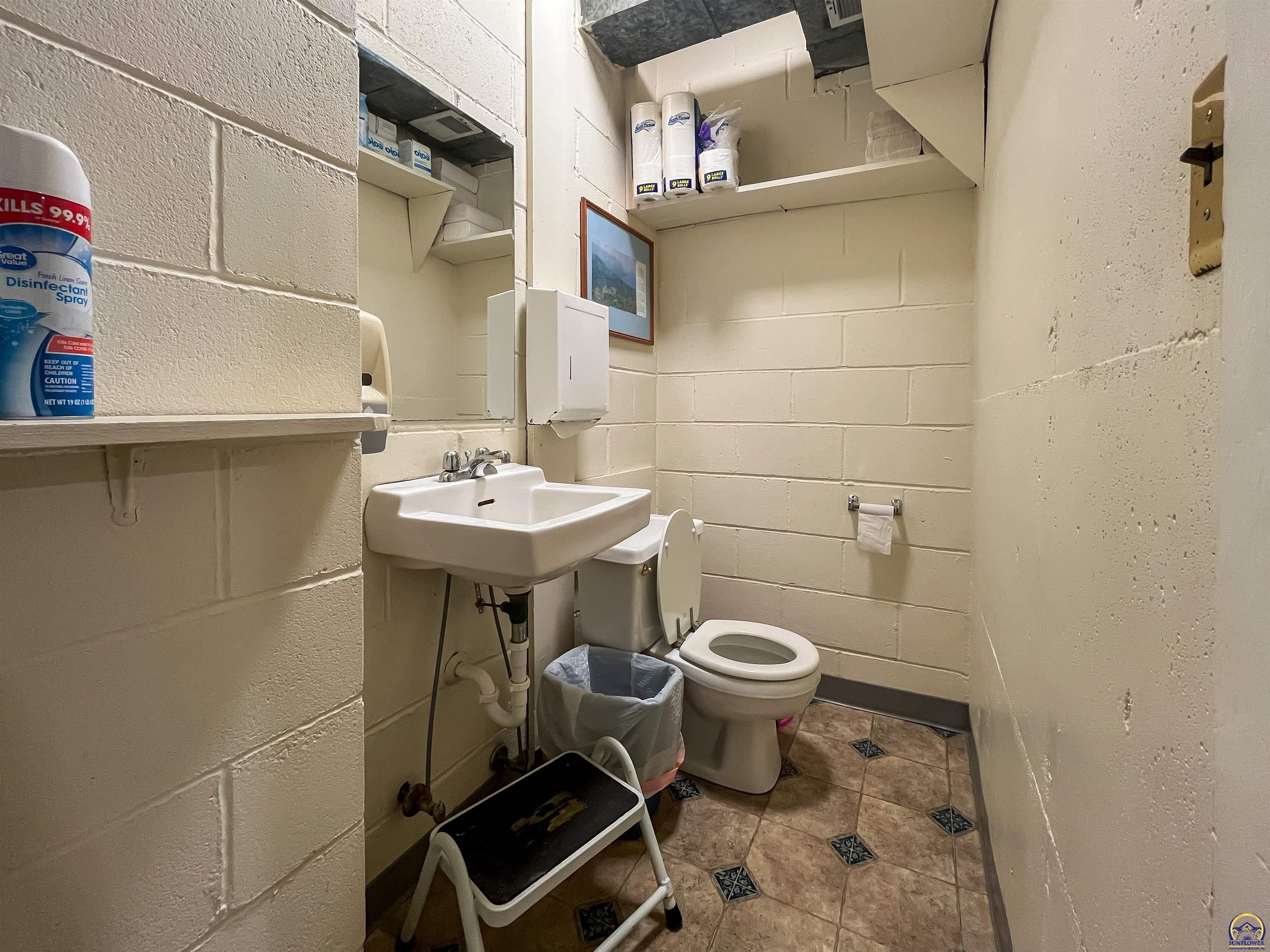 2516 Southwest Huntoon Street Topeka, KS 66604 - Photo 23 of 37