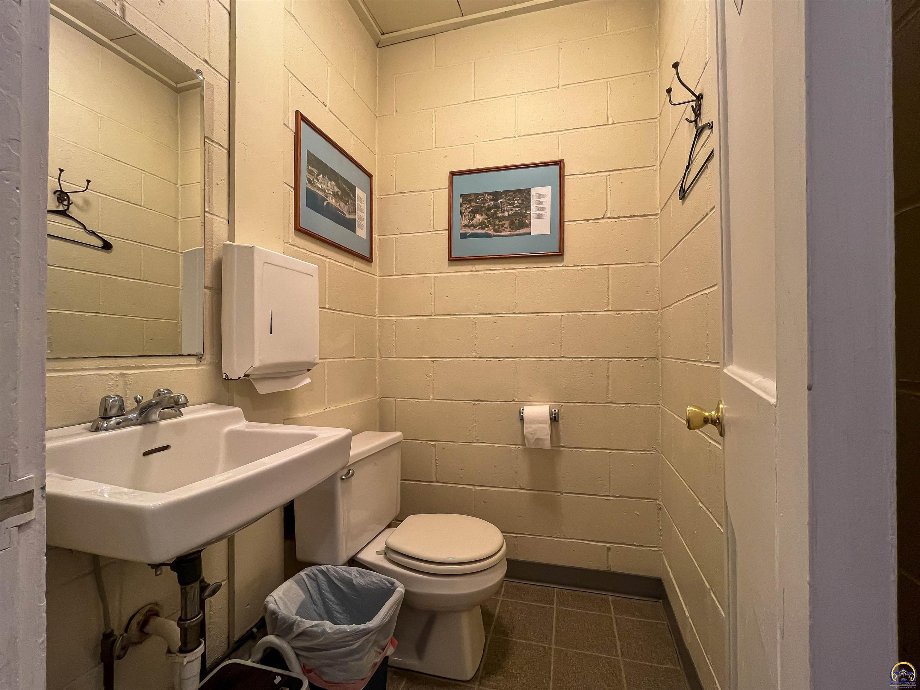 2516 Southwest Huntoon Street Topeka, KS 66604 - Photo 24 of 37