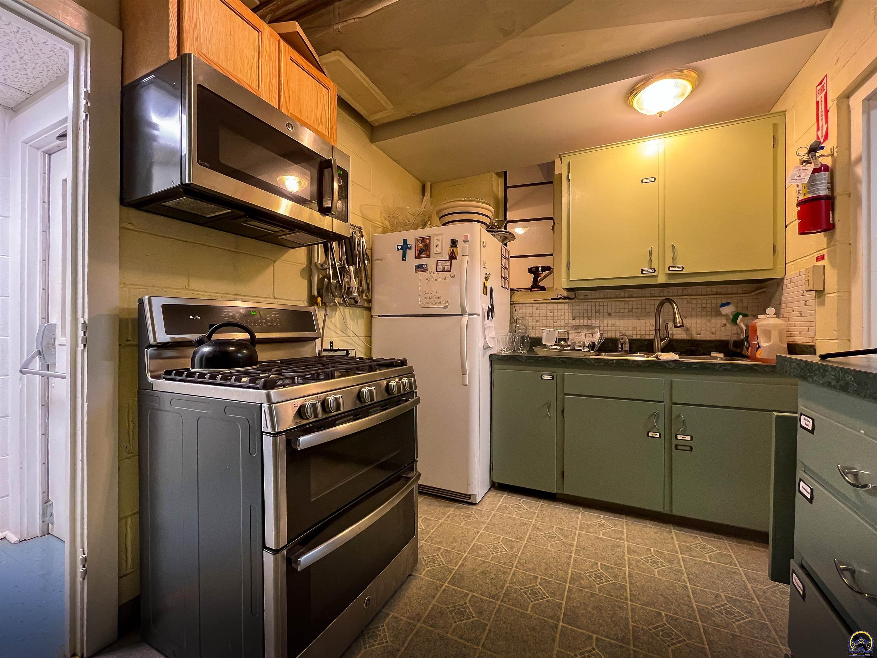 2516 Southwest Huntoon Street Topeka, KS 66604 - Photo 26 of 37