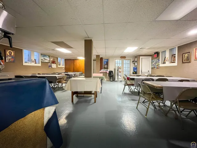 $295,000 | 2516 Southwest Huntoon Street, Topeka, KS 66604