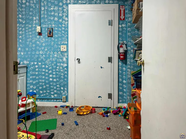 $295,000 | 2516 Southwest Huntoon Street, Topeka, KS 66604