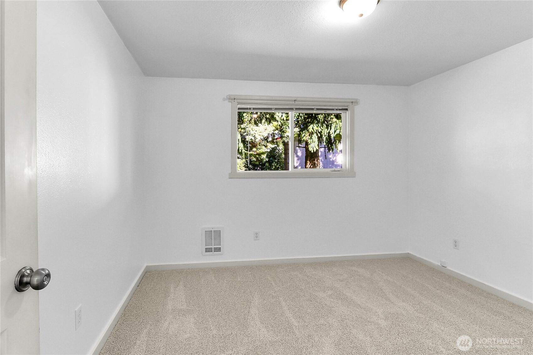 2115 Pinehurst Avenue Everett, WA 98203 - Photo 11 of 18 an empty room with windows