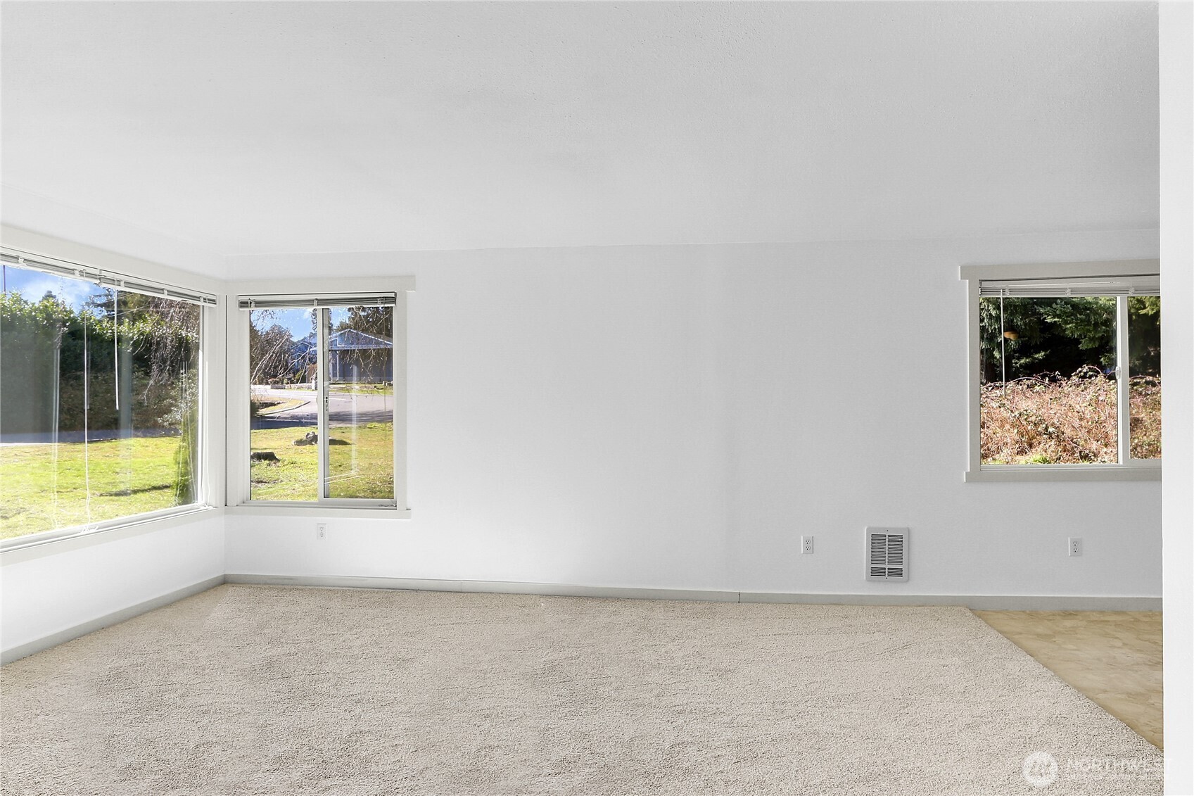 2115 Pinehurst Avenue Everett, WA 98203 - Photo 4 of 18 an empty room with windows