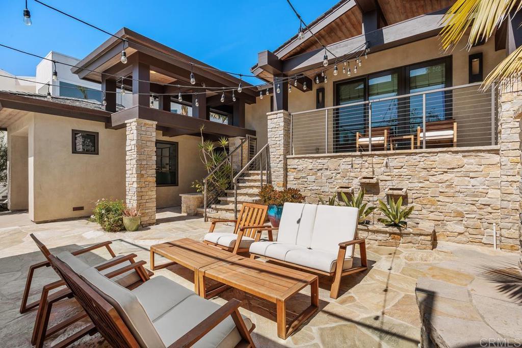 2260 El Amigo Road Del Mar, CA 92014 - Photo 4 of 40 Courtyard area