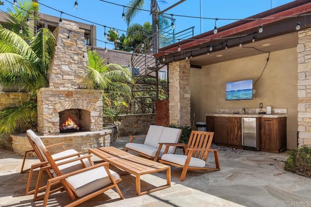 2260 El Amigo Road Del Mar, CA 92014 - Photo 6 of 40 Front entrance patio