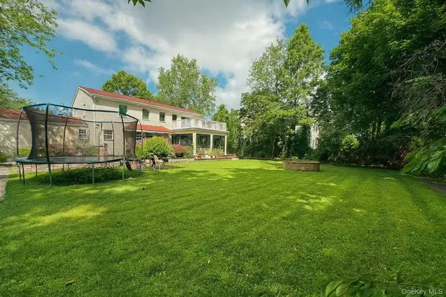 a view of a house with a backyard