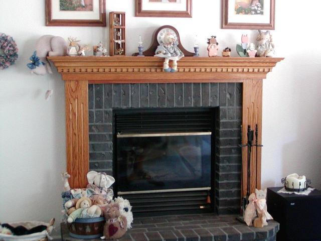 8277 Placer Road Redding, CA 96001 - Photo 3 of 9 a fireplace with a vase on top of it