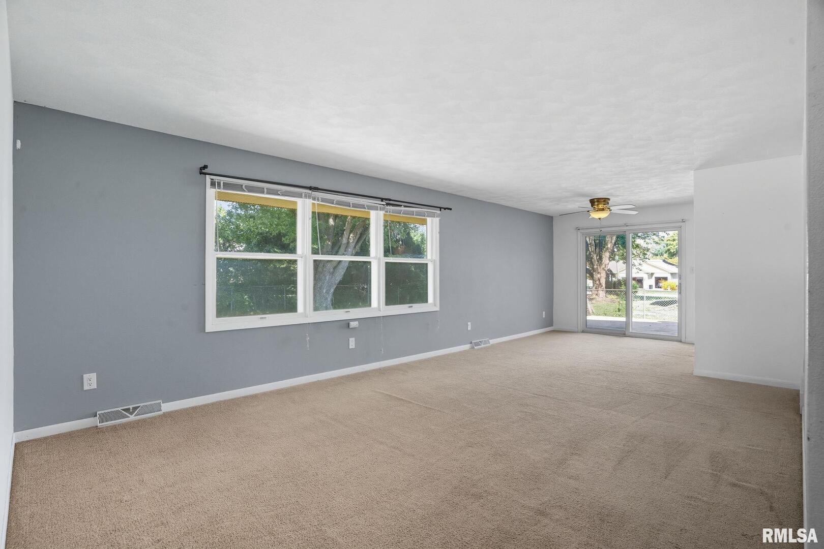 109 North 3rd Street Colona, IL 61241 - Photo 11 of 33 an empty room with windows