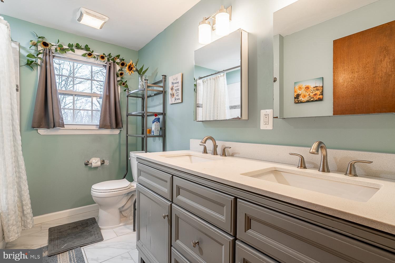 421 Hampton Lane Somerdale, NJ 08083 - Photo 20 of 35 a bathroom with a sink and a toilet