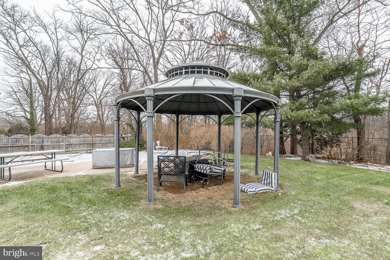 421 Hampton Lane Somerdale, NJ 08083 - Photo 31 of 35 a view of backyard with a table and chairs