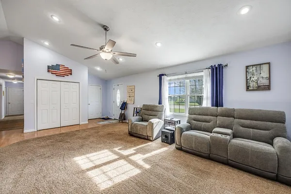 $279,000 | 1121 Sunset Strip, Versailles, IN 47042