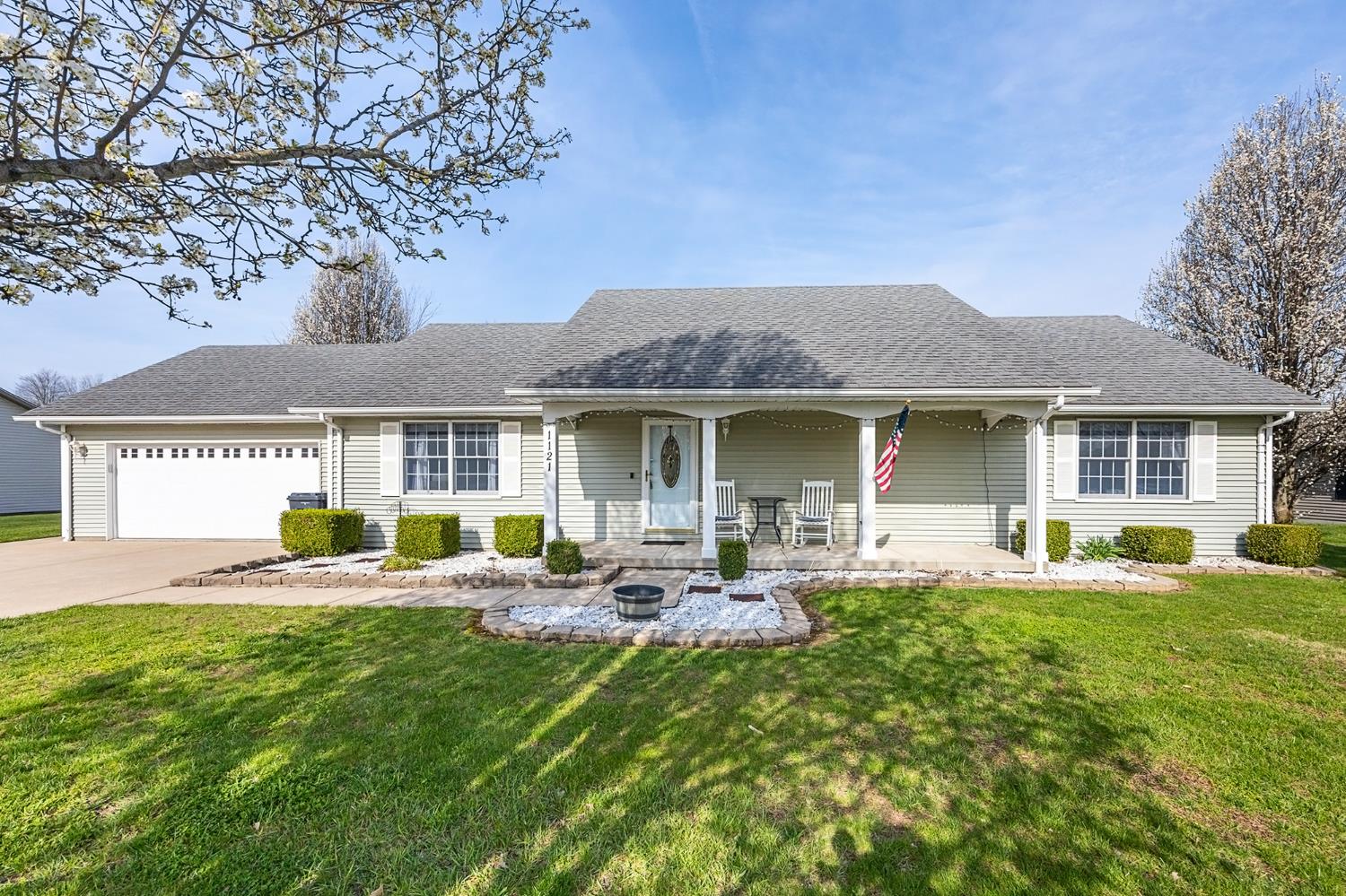 1121 Sunset Strip Versailles, IN 47042 - Photo 2 of 41