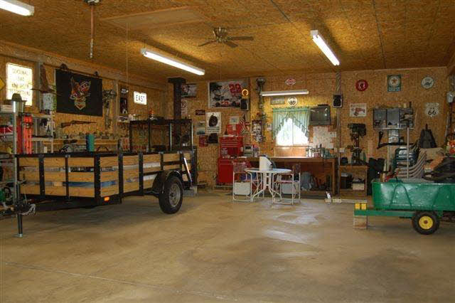 399 West Temperance Road Temperance, MI 48182 - Photo 7 of 18 INTERIOR POLE BARN
