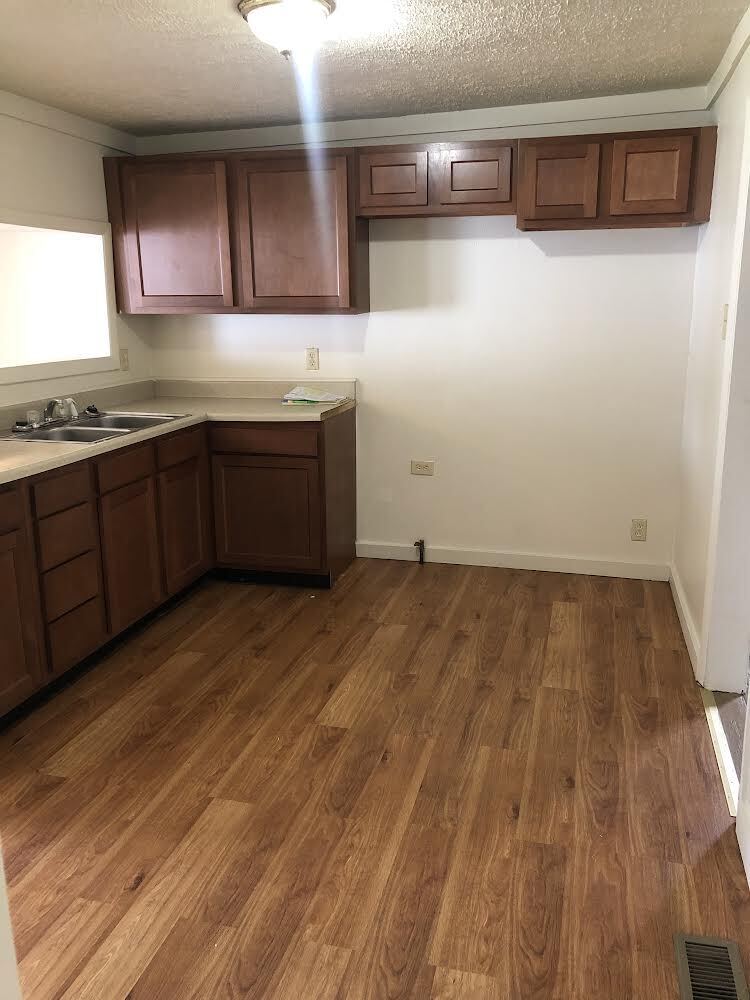 529 West 21st Street Anderson, IN 46016 - Photo 4 of 11