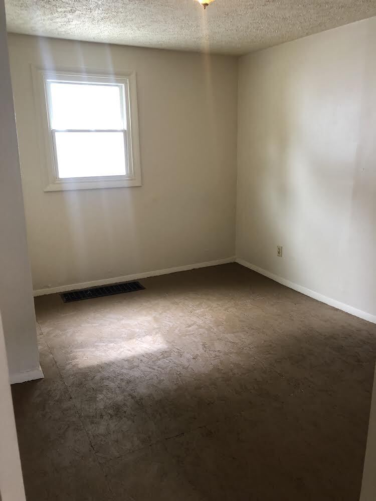 529 West 21st Street Anderson, IN 46016 - Photo 6 of 11