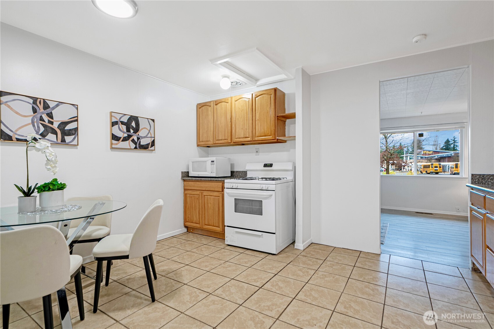 2807 Northeast 16th Street Renton, WA 98056 - Photo 12 of 24