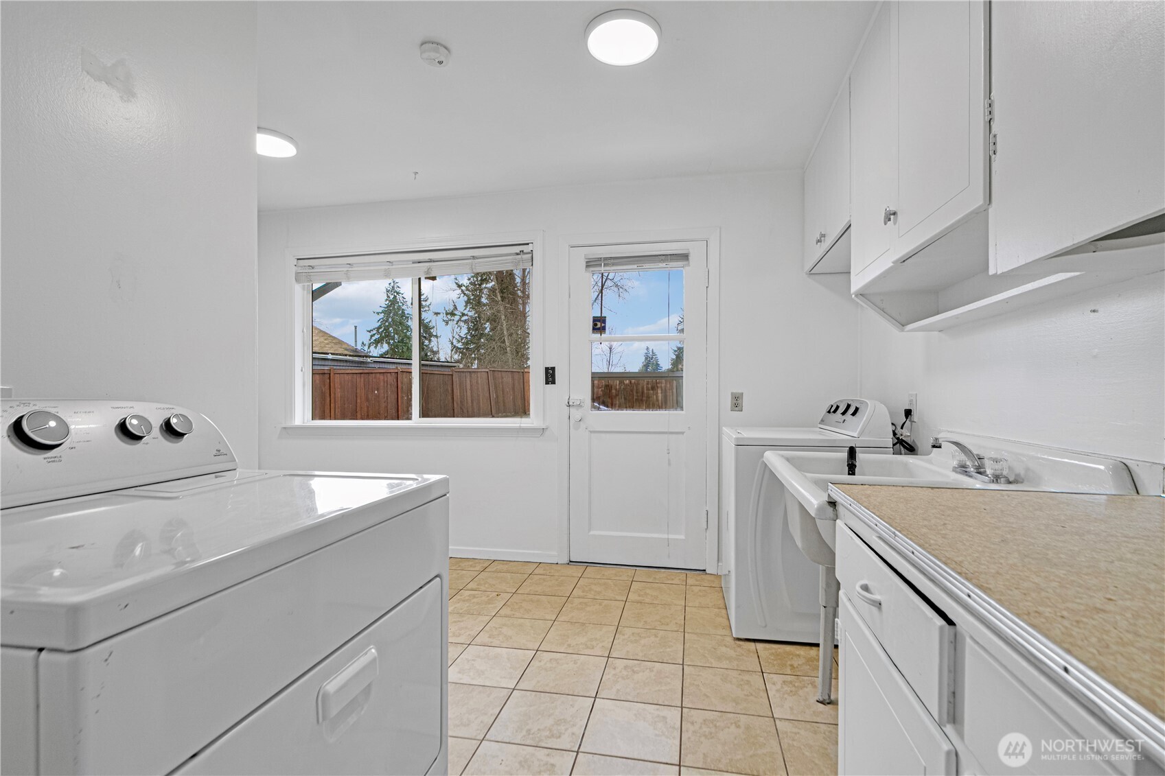 2807 Northeast 16th Street Renton, WA 98056 - Photo 20 of 24