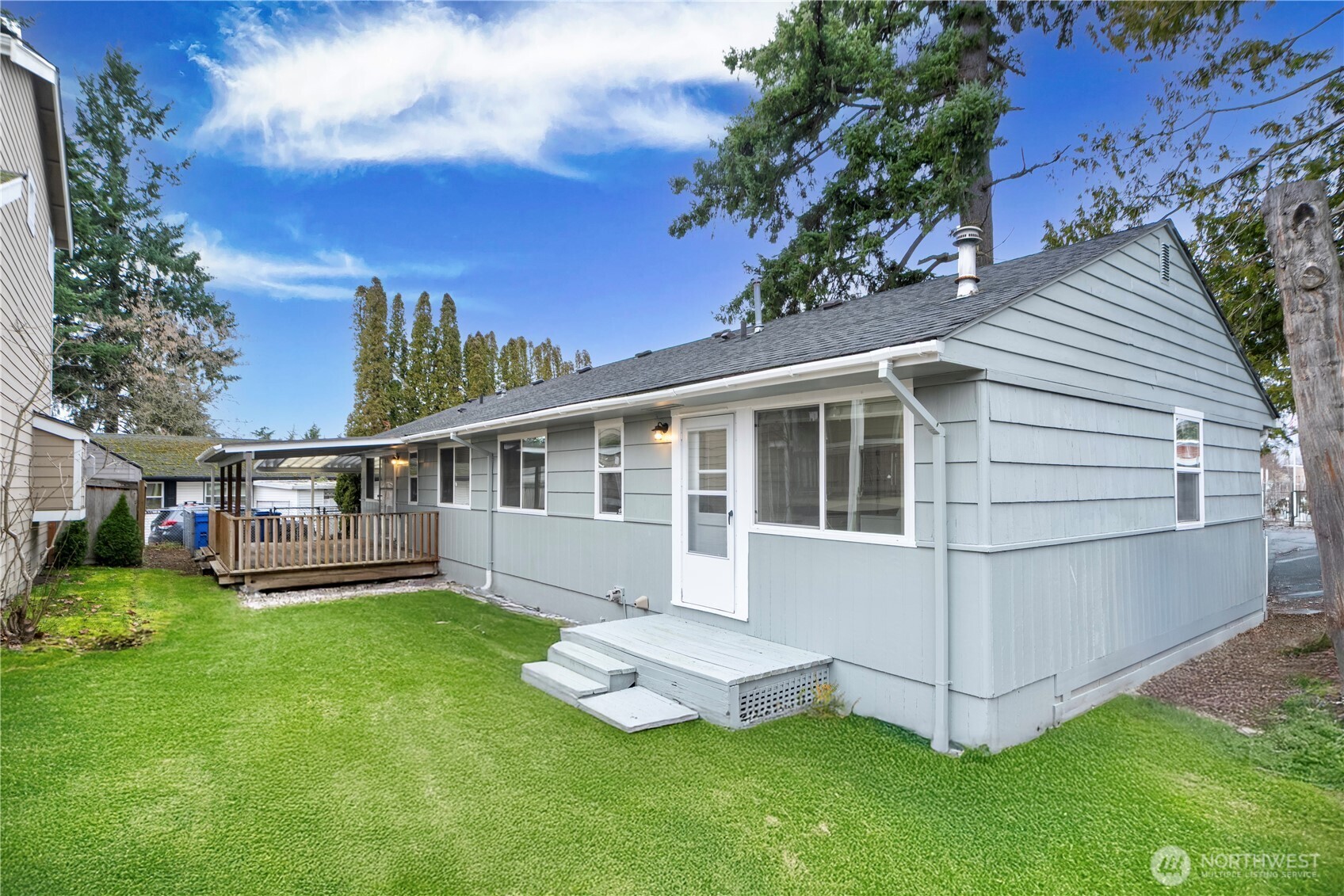 2807 Northeast 16th Street Renton, WA 98056 - Photo 2 of 24