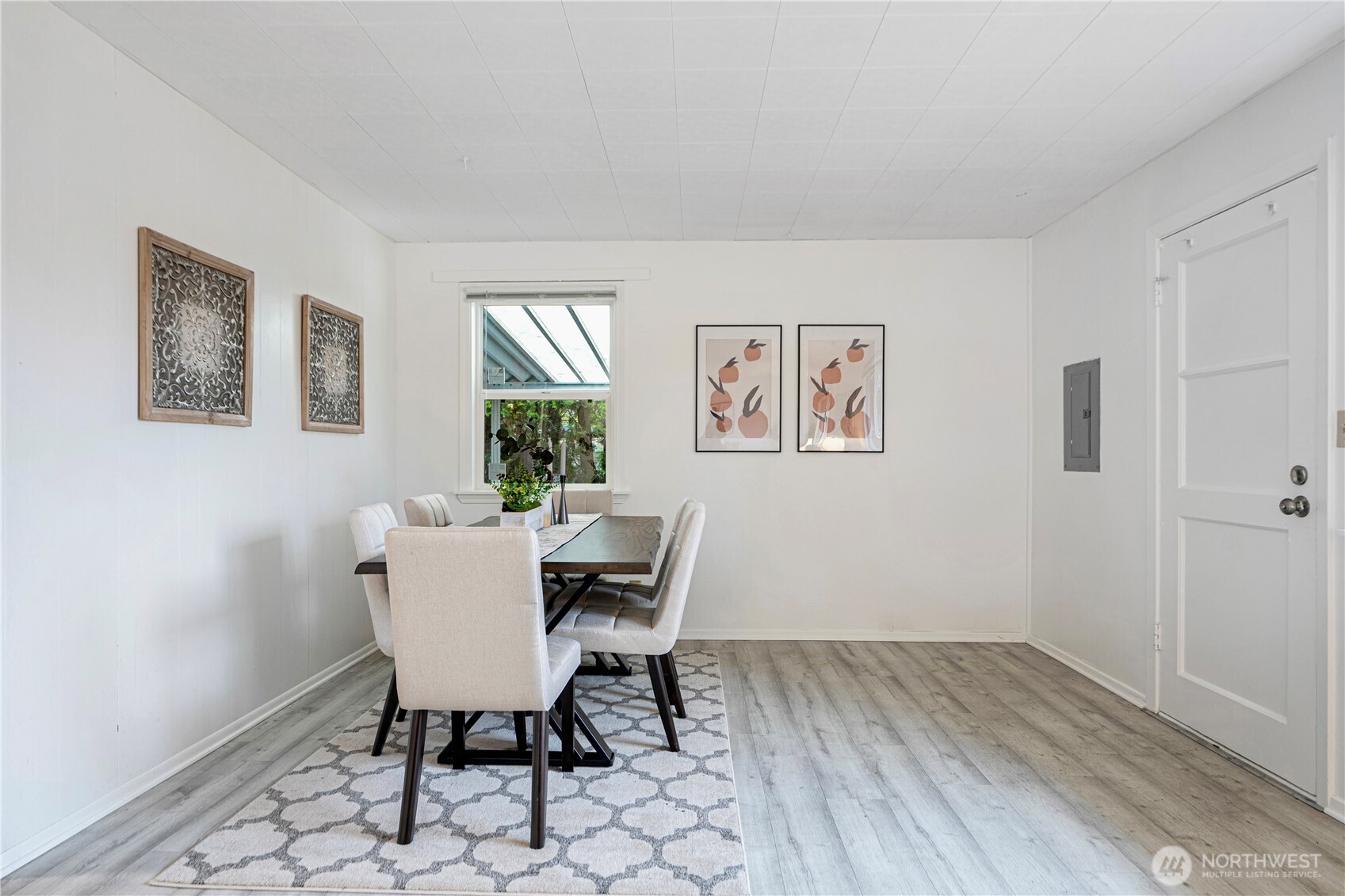 2807 Northeast 16th Street Renton, WA 98056 - Photo 5 of 24