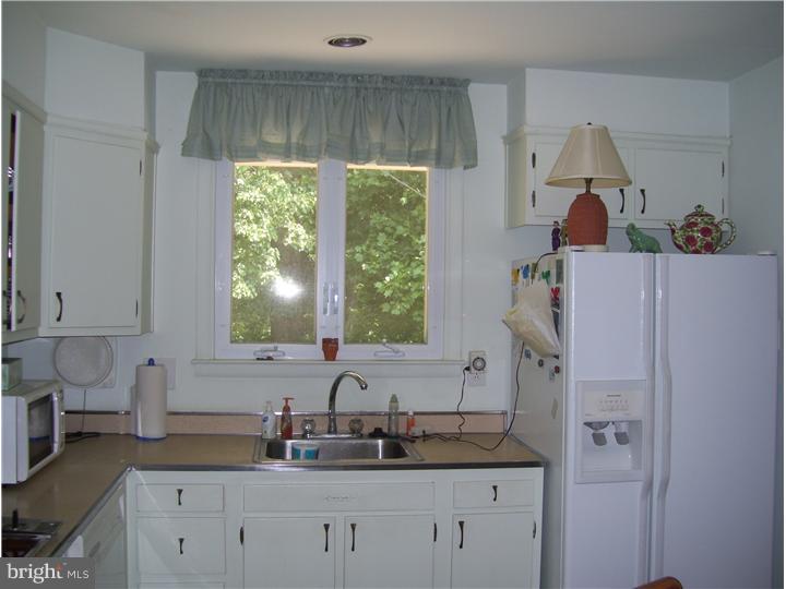 859 Morefield Road Philadelphia, PA 19115 - Photo 12 of 23