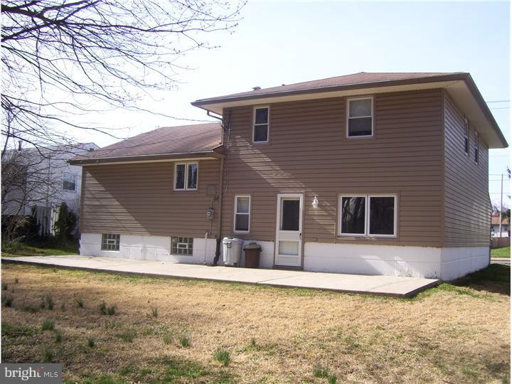 859 Morefield Road Philadelphia, PA 19115 - Photo 18 of 23 Exterior Back