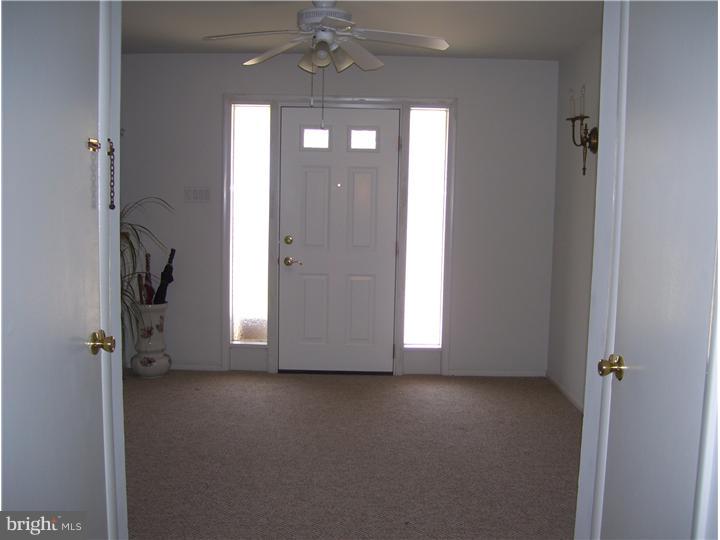 859 Morefield Road Philadelphia, PA 19115 - Photo 3 of 23 Foyer