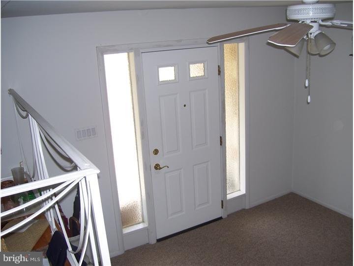 859 Morefield Road Philadelphia, PA 19115 - Photo 4 of 23 Foyer