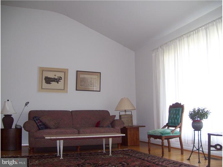 859 Morefield Road Philadelphia, PA 19115 - Photo 6 of 23 Living Room
