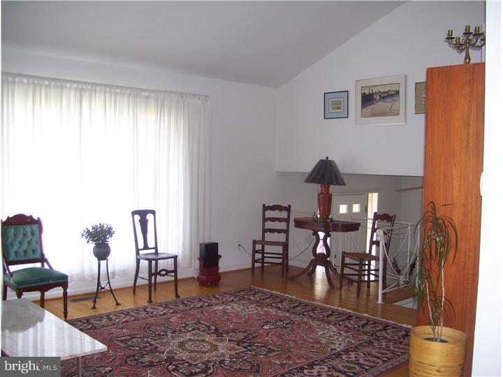 859 Morefield Road Philadelphia, PA 19115 - Photo 7 of 23 Living Room