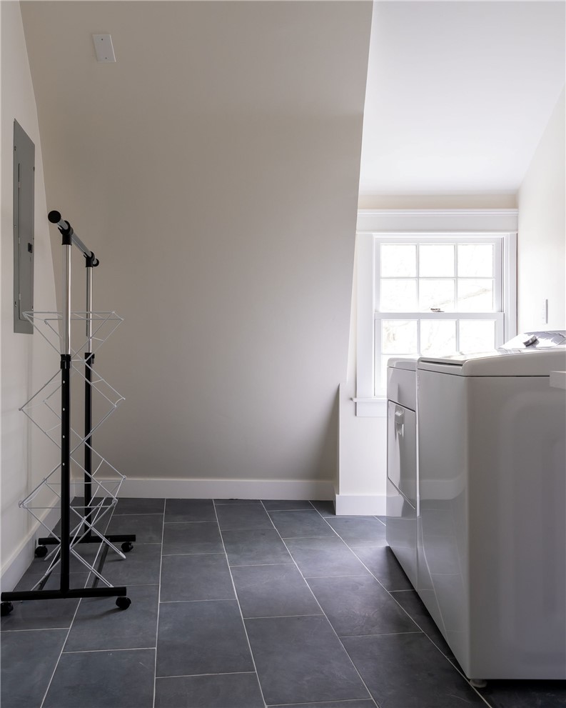 304 3rd Beach Road Middletown, RI 02842 - Photo 20 of 45 Gallery Image 20