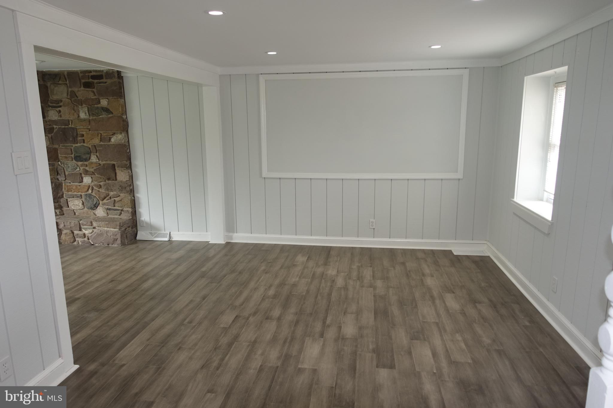 427 Newton Road Hatboro, PA 19040 - Photo 2 of 12 Living Room