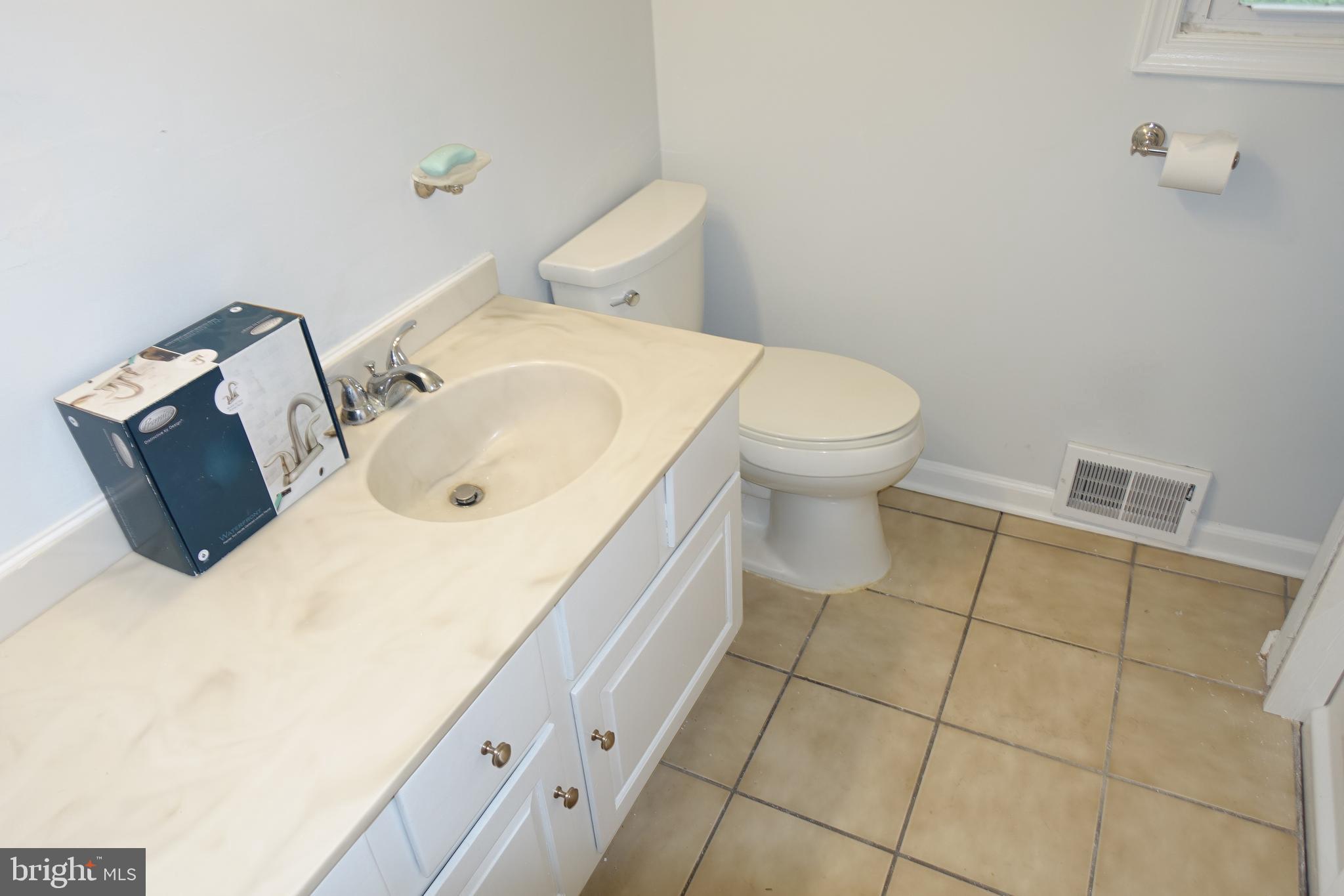 427 Newton Road Hatboro, PA 19040 - Photo 9 of 12 Bathroom