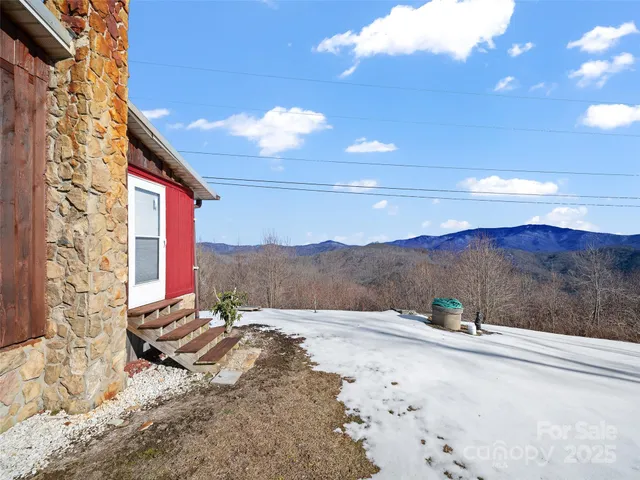 $325,000 | 1115 Elk Wallow, Bakersville, NC 28705