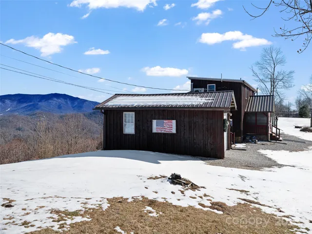 $325,000 | 1115 Elk Wallow, Bakersville, NC 28705
