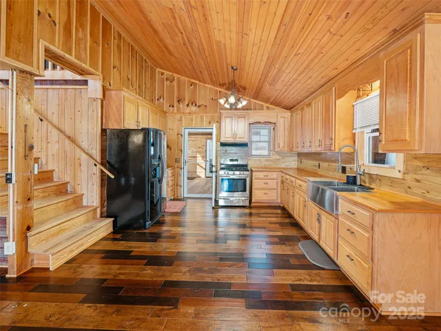 $325,000 | 1115 Elk Wallow, Bakersville, NC 28705