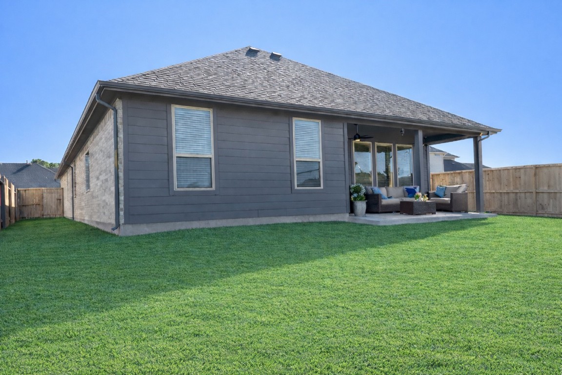 1507 Oakdale Crest Road Montgomery, TX 77316 - Photo 21 of 23 a backyard of a house with table and chairs