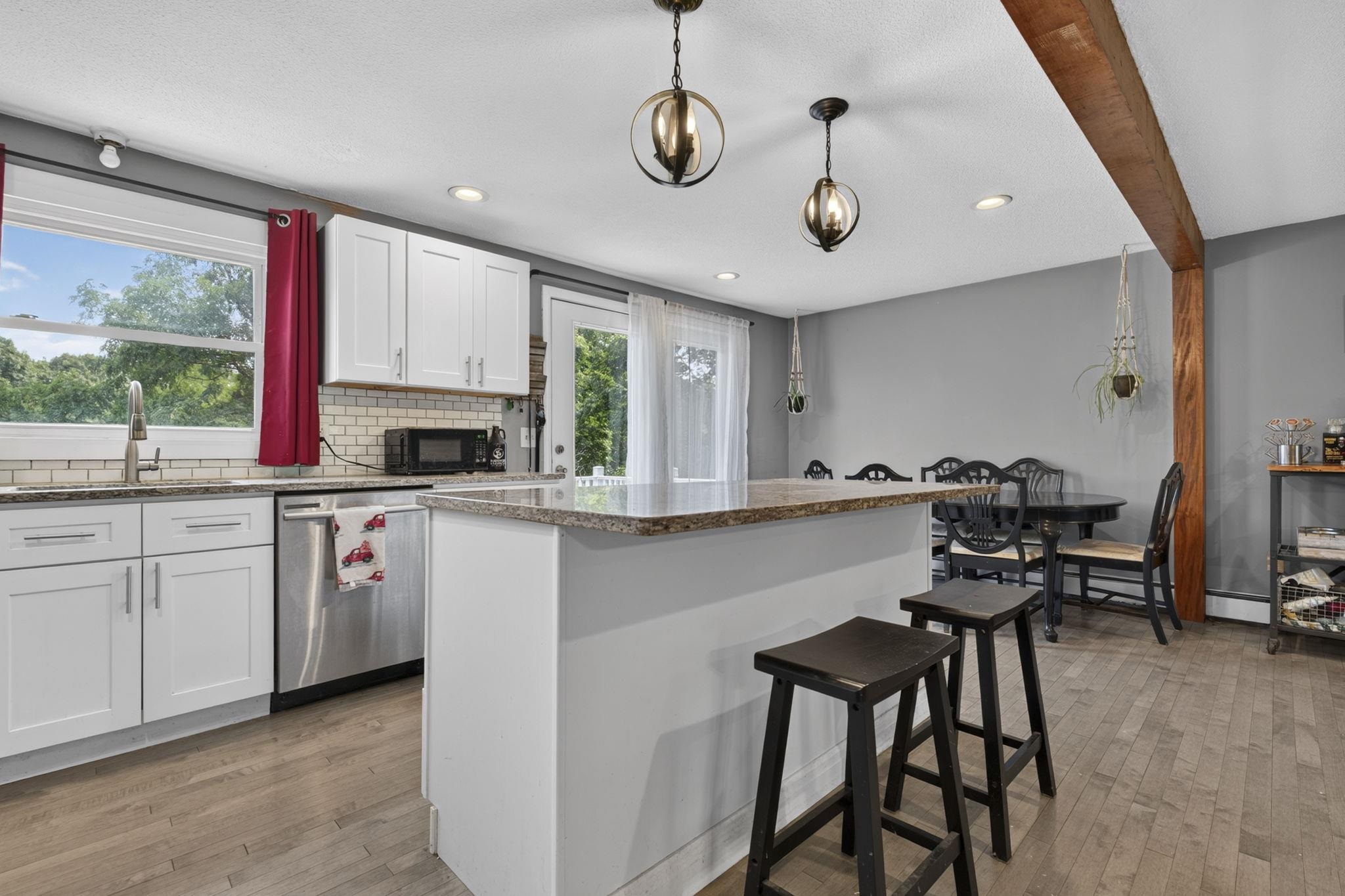 97 Pillsbury Road Londonderry, NH 03053 - Photo 6 of 26 Gallery Image 6